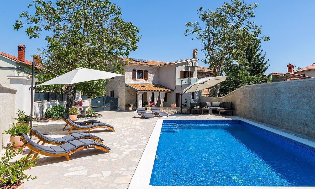 Sajini House | Stunning home in Sajini