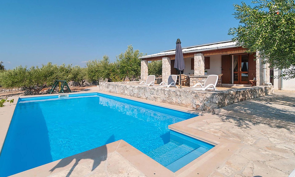 Sutivan House | Stunning home in Sutivan