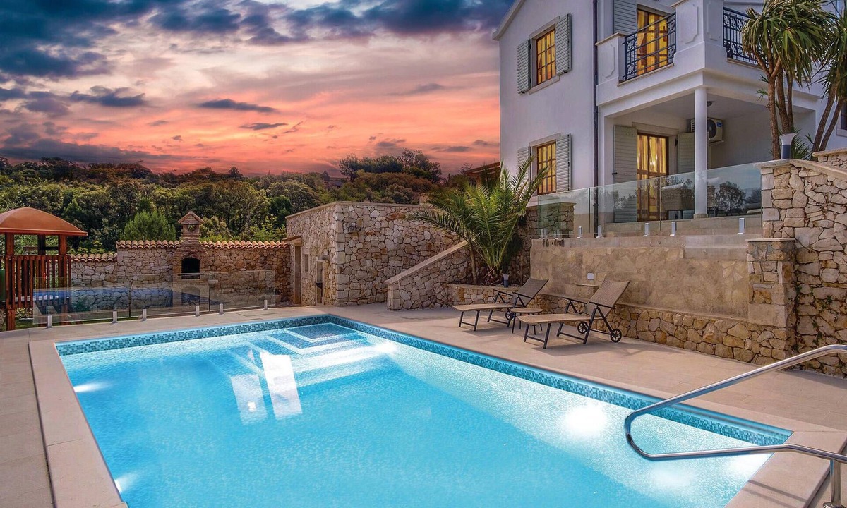 Mali Losinj House | Stunning home in Sveti Jakov with sauna
