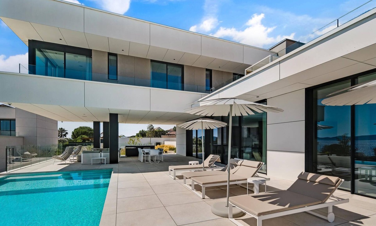 Ugljan House | Stunning home in Ugljan with private swimming pool, can be inside or outside