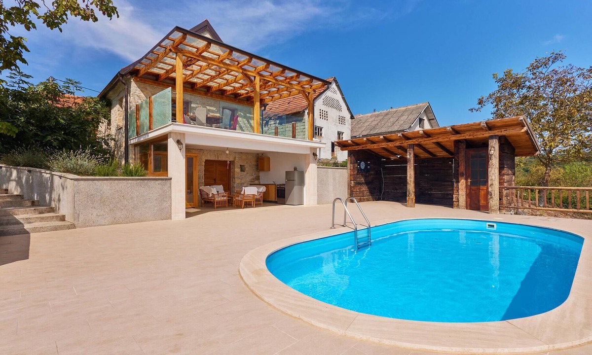 Visoko House | Stunning home in Visoko with sauna