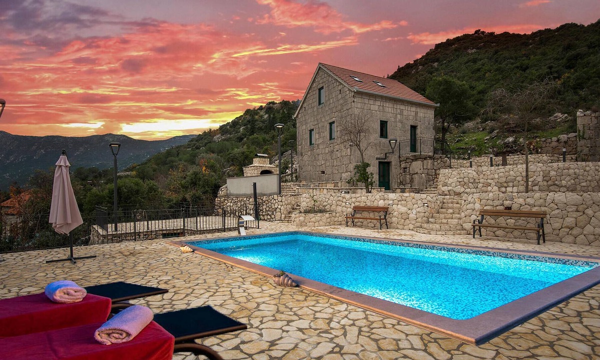 Vrgorac House | Stunning home in Vrgorac with private swimming pool, can be inside or outside