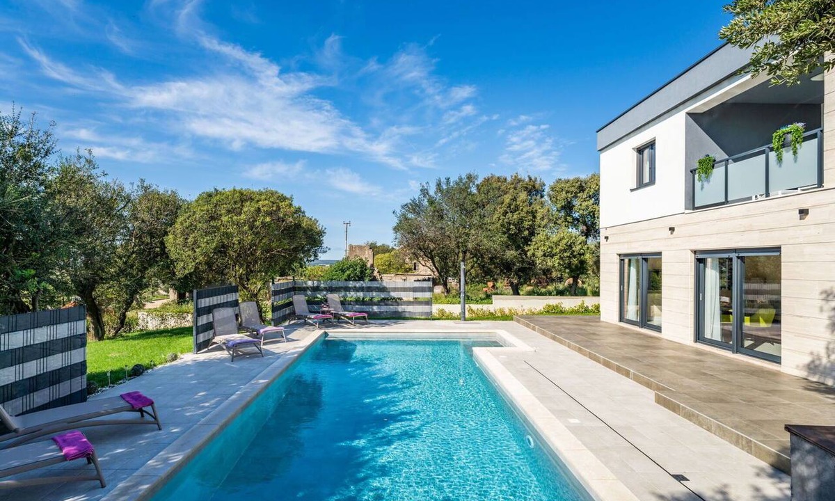 Pakostane Villa | Stunning private villa for 6 people with private pool, WIFI, A/C, TV and terrace