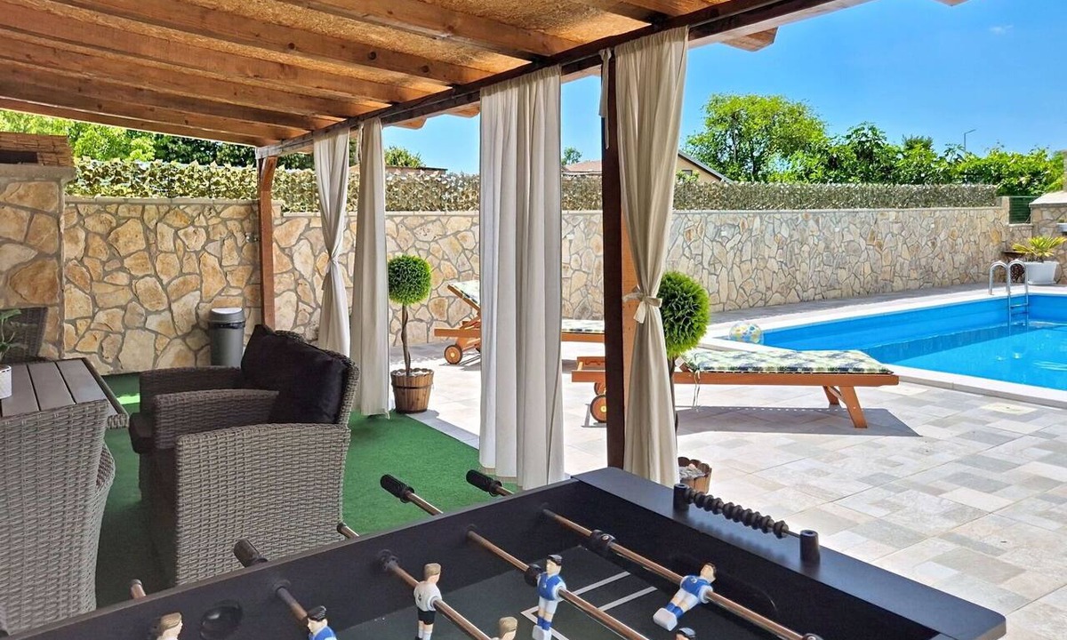 Benkovac House | Stunning private villa for 5 guests with A/C, private pool, internet, TV, patio and pets allowed