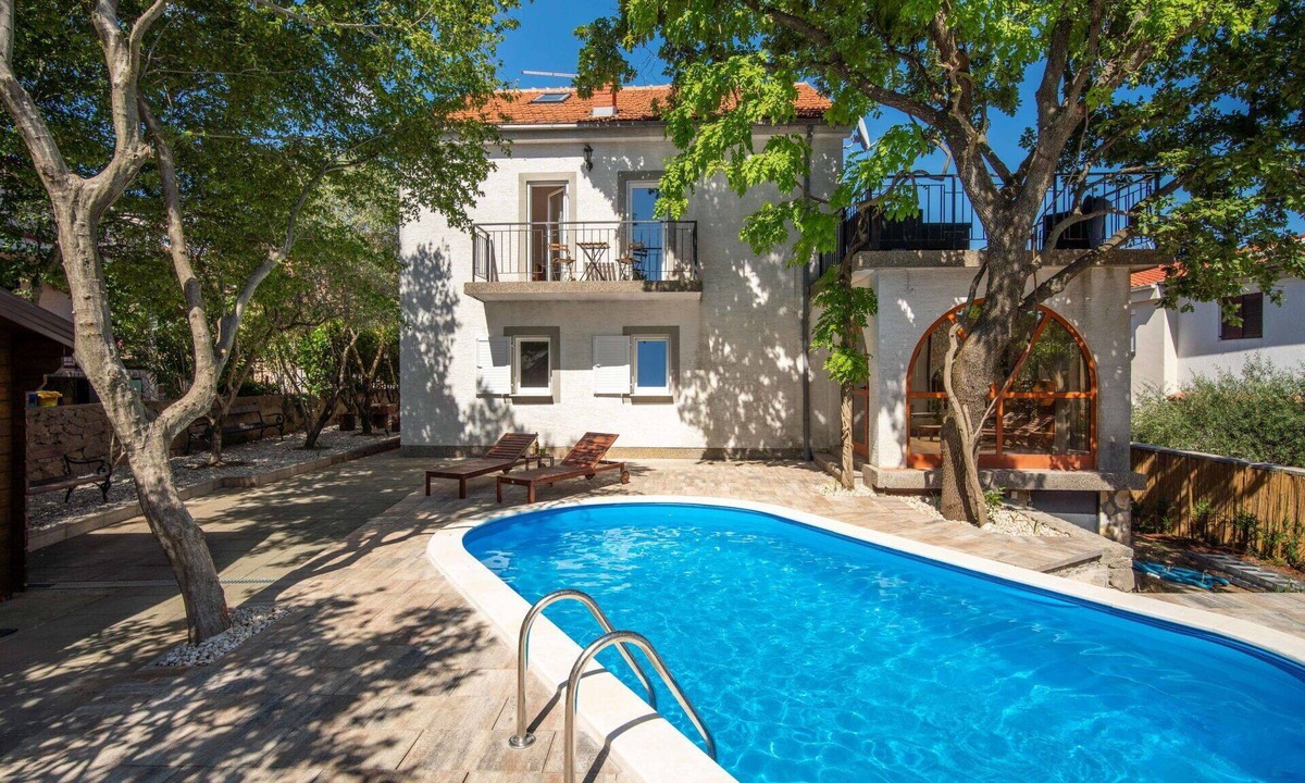 Kornic House | Stunning private villa for 12 people with A/C, private pool, WIFI, TV, terrace and pets allowed