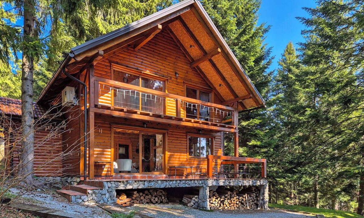 Mrkopalj House | Stunning private villa for 6 people with WIFI, A/C, TV, terrace and pets allowed