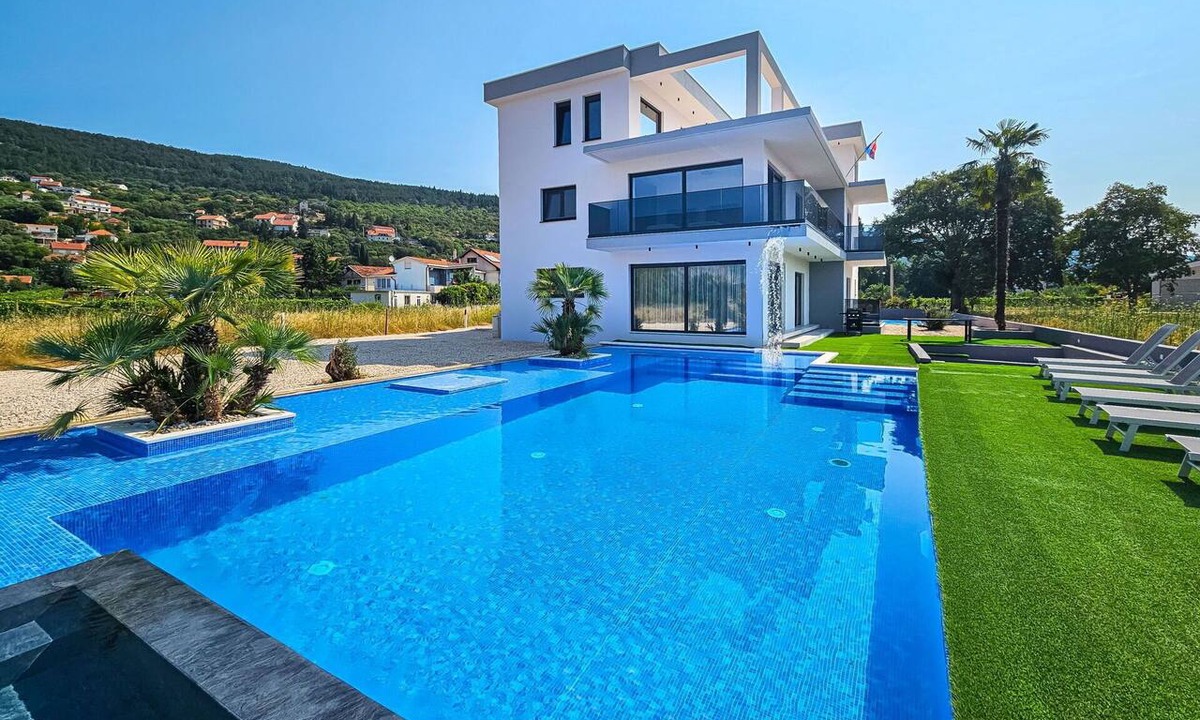 Donji Prolozac Villa | Stunning private villa for 14 people with WIFI, private pool, A/C, TV, terrace and panoramic view