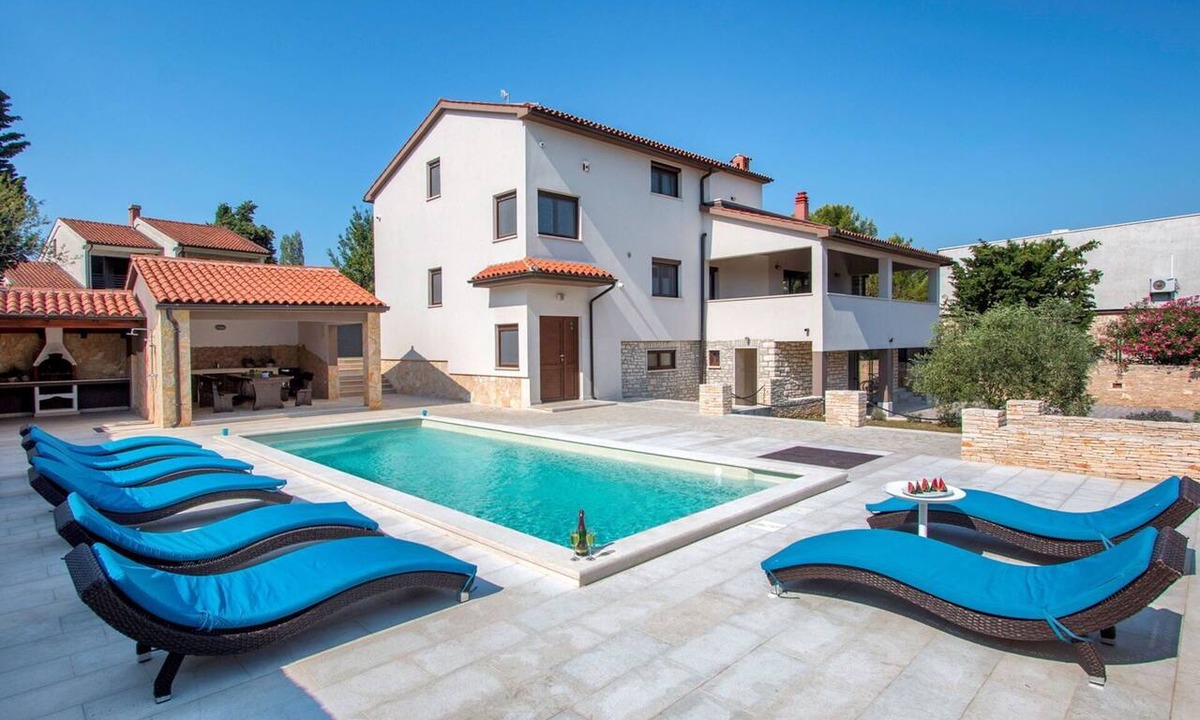 Premantura Villa | Stunning private villa for 10 guests with A/C, WIFI, private pool, TV and terrace