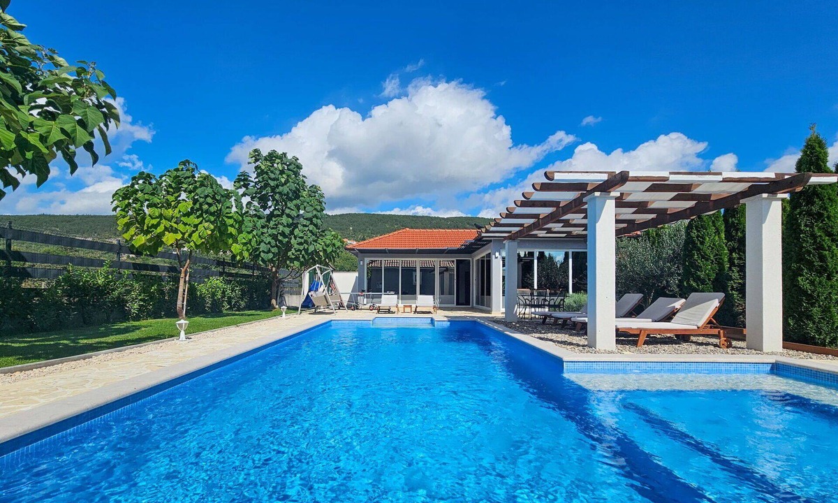 Knezovici House | Stunning private villa for 8 people with private pool, WIFI, hot tub, A/C, TV and terrace