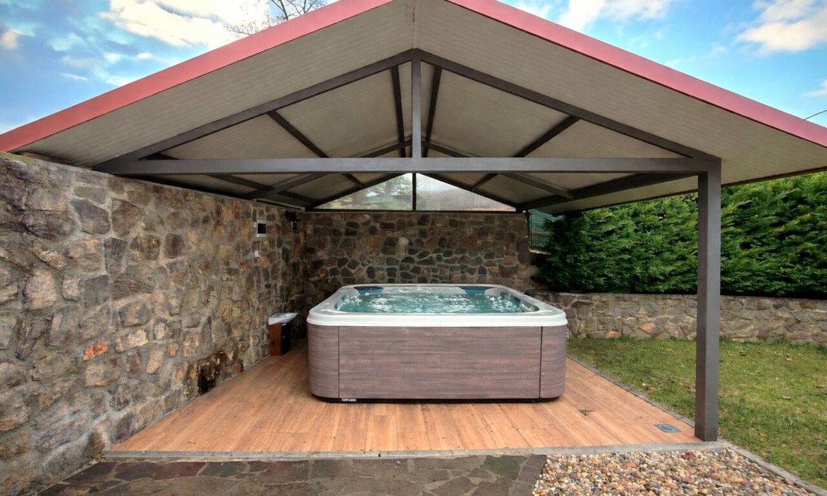 Jurdani Villa | Stunning private villa with A/C, hot tub, sauna, WIFI, private pool, terrace and pets allowed