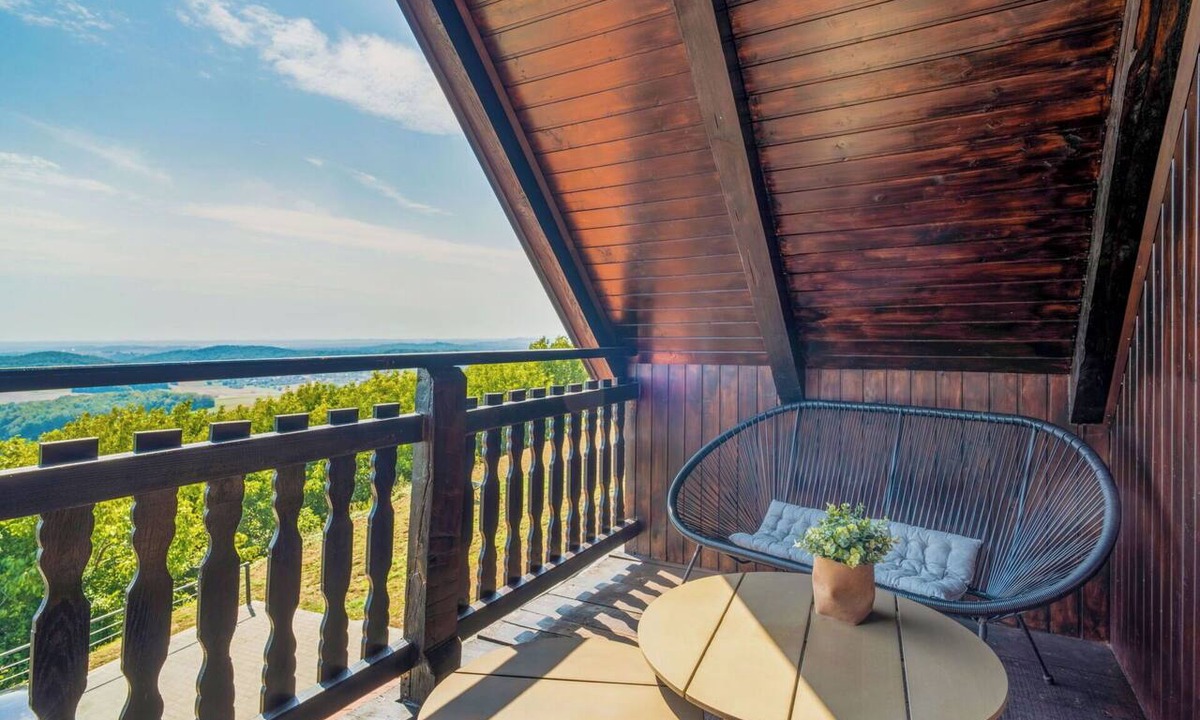 Kalnik House | Stunning private villa for 6 people with WIFI, A/C, pool, TV and terrace