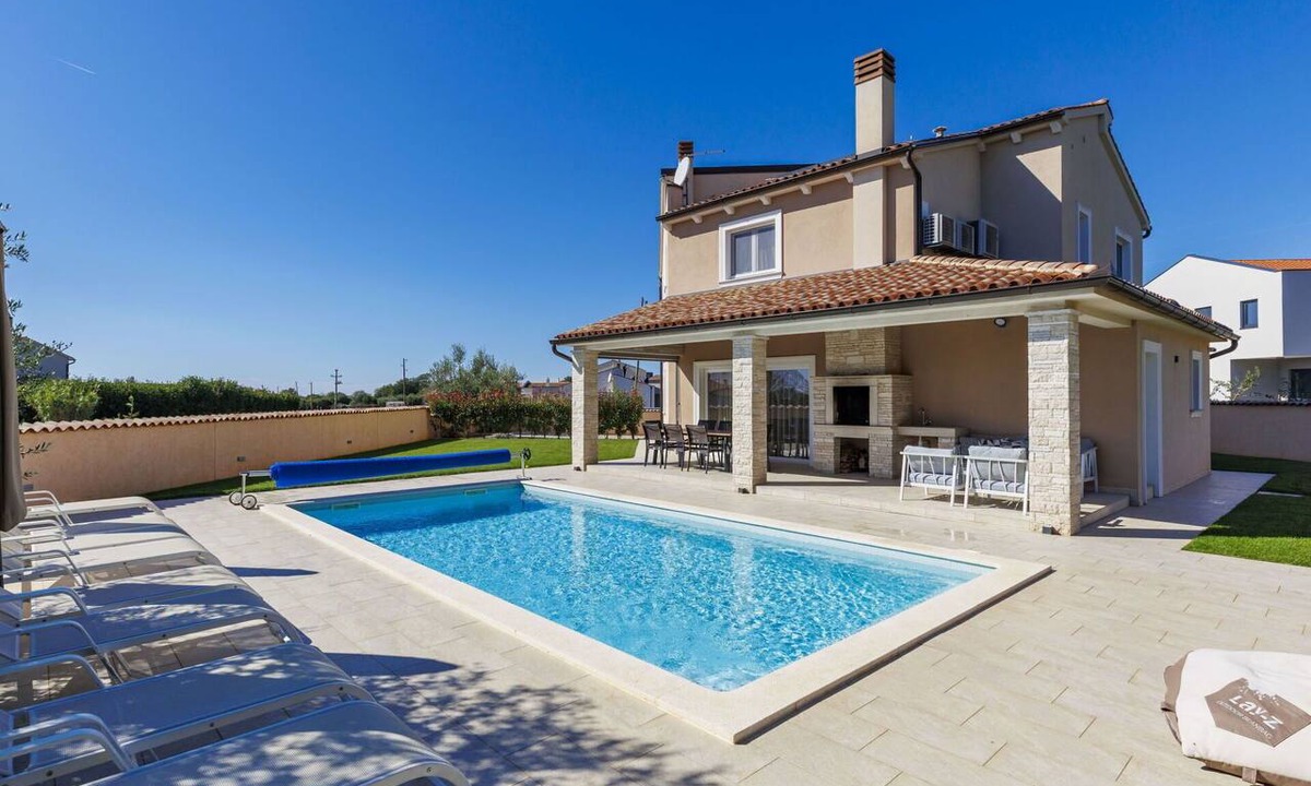 Loborika Villa | Stunning private villa for 8 people with A/C, private pool, WIFI, TV, terrace and pets allowed