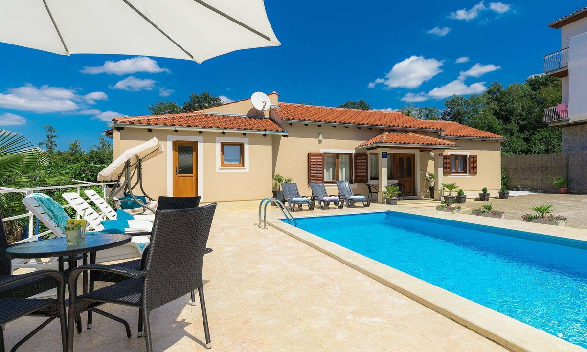 Zabrezani House | Stunning private villa for 8 guests with A/C, WIFI, private pool, TV and patio