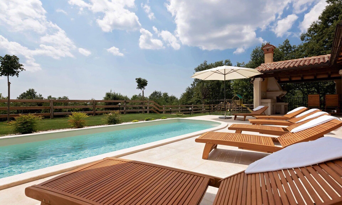 Bazgalji Villa | Stunning private villa for 6 people with private pool, WIFI, A/C, TV, terrace and pets allowed