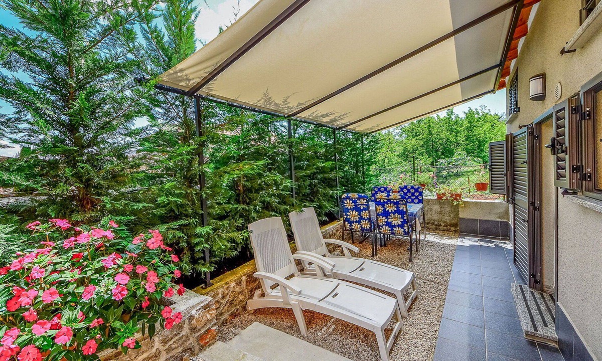 Opric House | Stunning private villa for 2 people with A/C, WIFI, TV, terrace and pets allowed