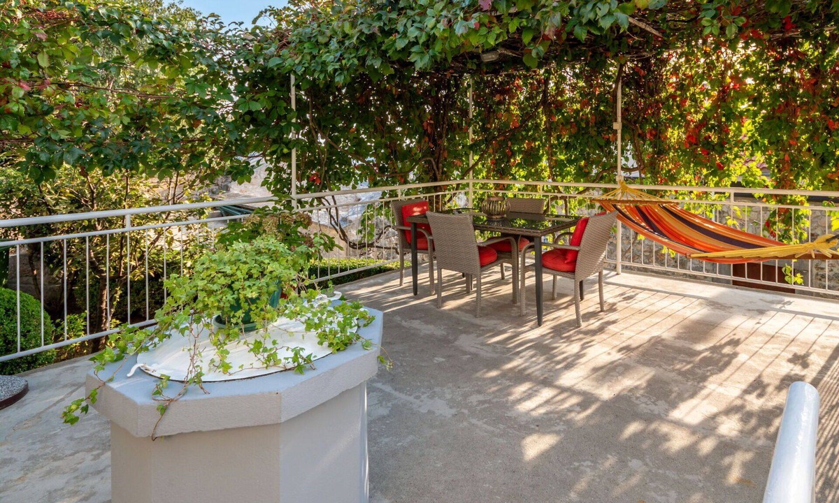Dramalj House | Stunning private villa for 4 people with WIFI, A/C, TV and patio