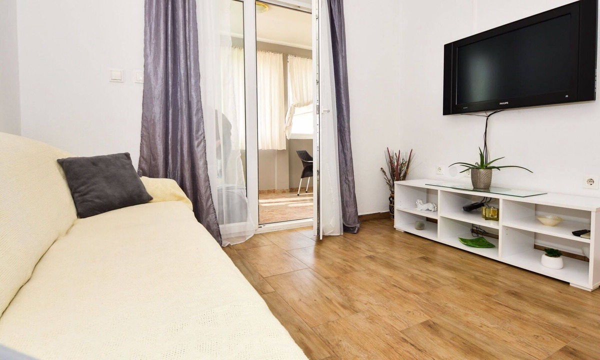Tinj House | Stunning private villa for 6 people with A/C, private pool, WIFI, TV and terrace