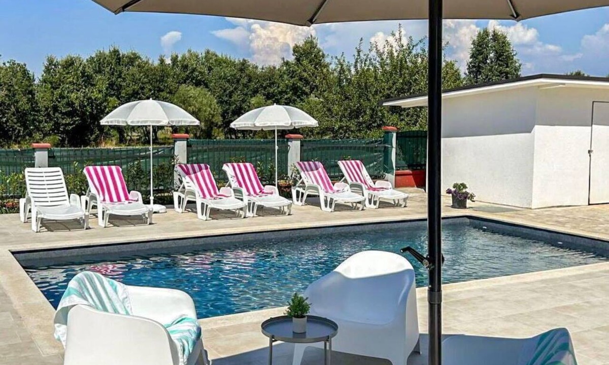 Cancini House | Stunning private villa for 10 people with WIFI, private pool, A/C, TV, terrace and pets allowed