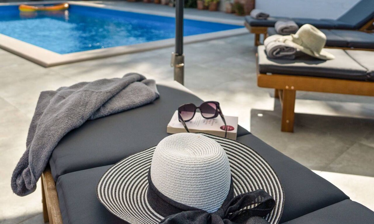 Radini House | Stunning private villa for 8 guests with private pool, WIFI, hot tub, A/C, TV and terrace