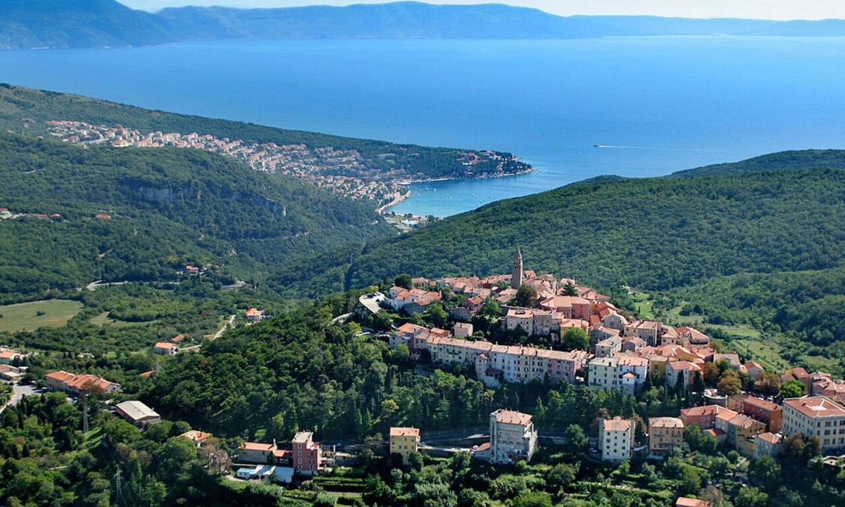 Kozljak House | Stunning private villa for 6 guests with private pool, A/C, WIFI, TV, terrace and panoramic view