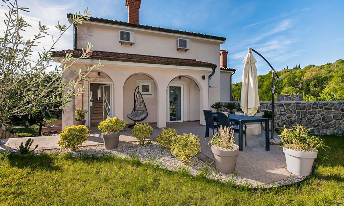 Rukavac House | Stunning private villa with A/C, private pool, WIFI, hot tub, TV, terrace and panoramic view
