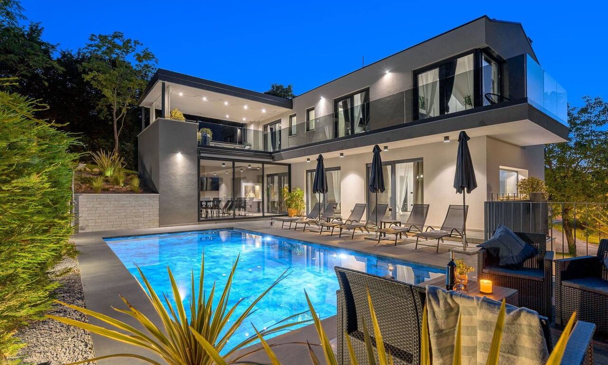 Sumber Villa | Stunning private villa with private pool, A/C, hot tub, WIFI, TV, terrace and pets allowed