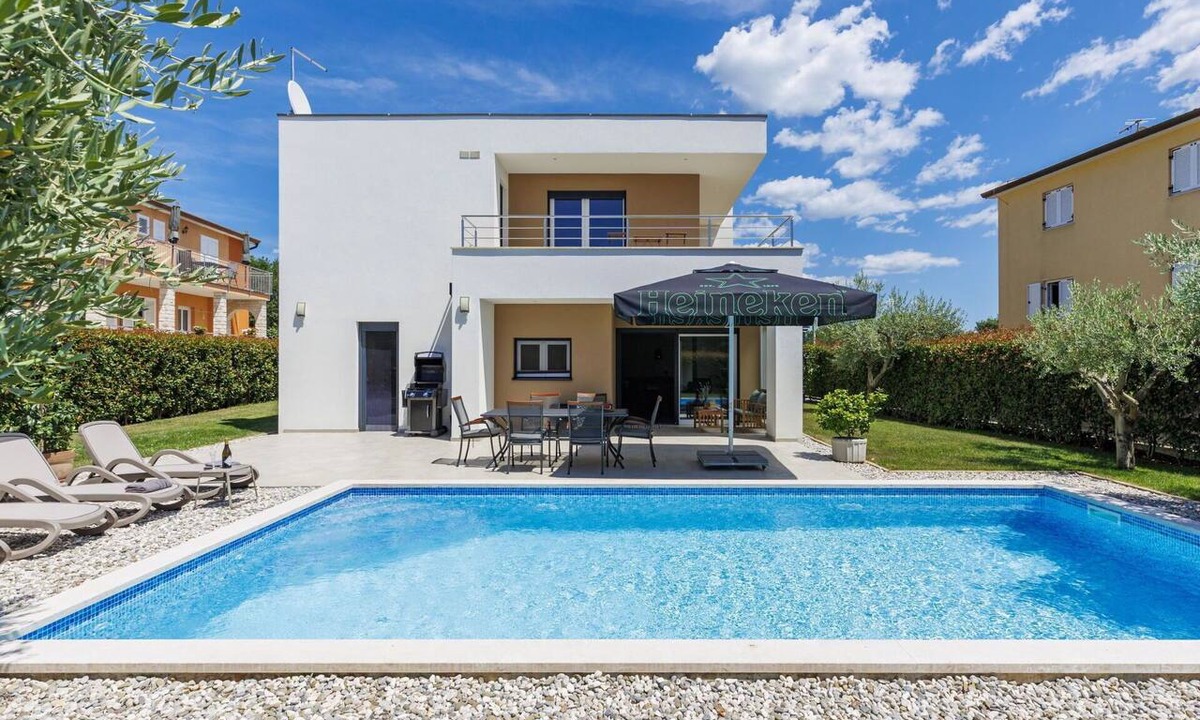 Fiorini House | Stunning villa for 5 guests with private pool, A/C, WIFI, TV and terrace