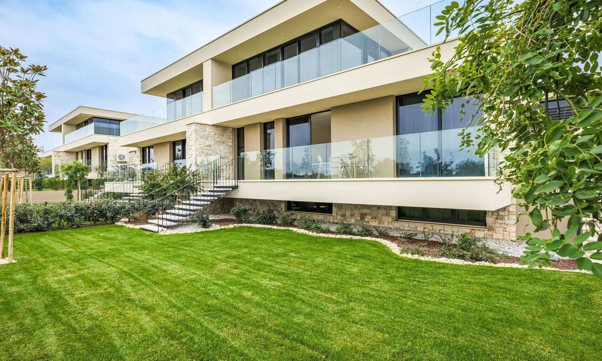 Crveni Vrh House | Stunning villa for 8 guests with A/C, pool, WIFI, hot tub, TV and terrace