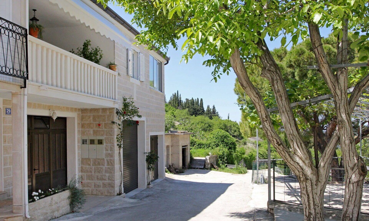 Nerezise House | Stunning villa for 8 people with A/C, private pool, WIFI, TV and terrace