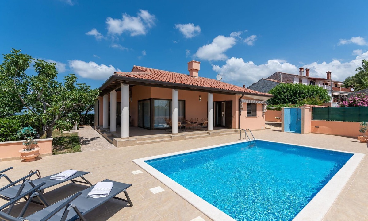 Buje House | Stylish Villa in Buje with outdoor kitchen