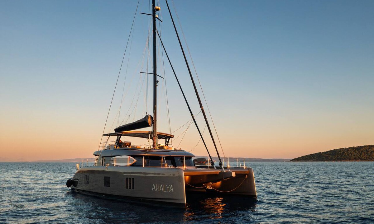 Kastel Gomilica Boat Rental | Sun-Kissed Sailing Adventure in Split, Croatia