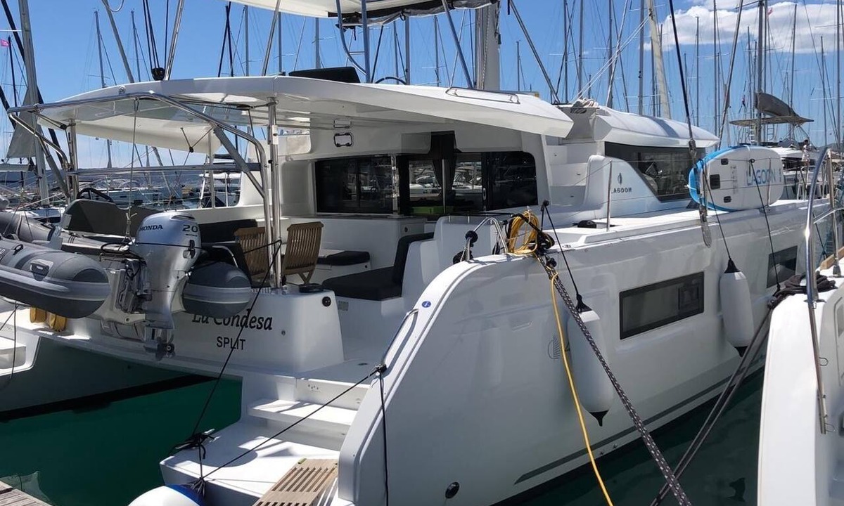 Kastel Gomilica Boat Rental | Sun-Kissed Sailing Adventure in Split, Croatia