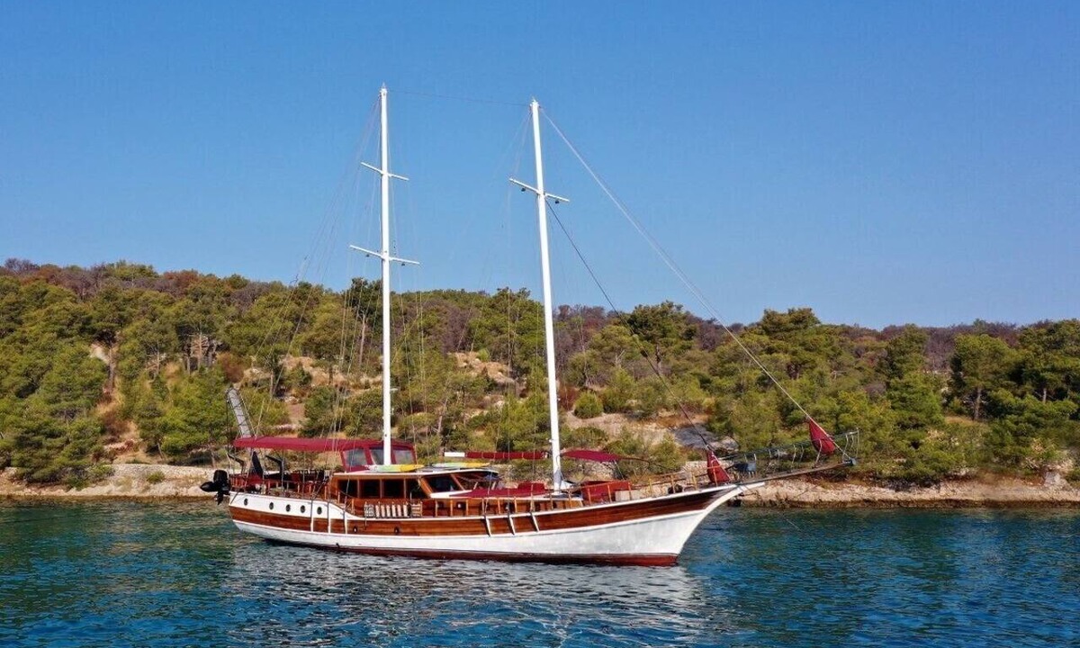 Kastel Gomilica Boat Rental | Sun-Kissed Sailing Adventure in Split, Croatia