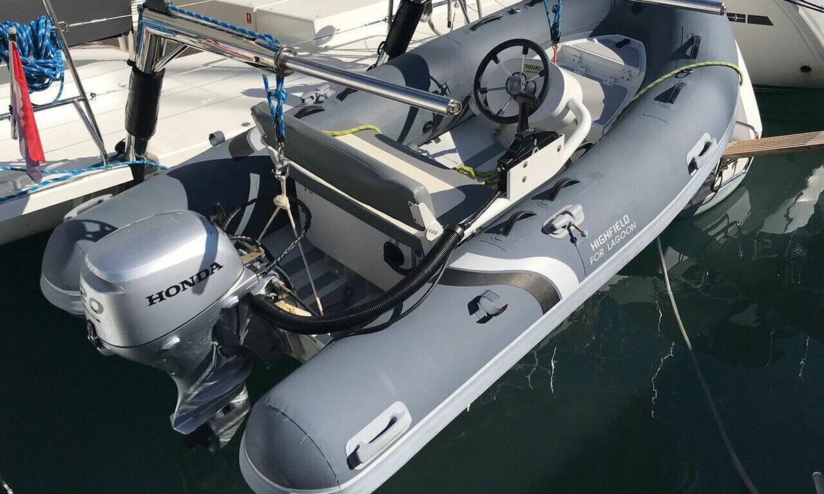 Kastel Gomilica Boat Rental | Sun-Kissed Sailing Adventure in Split, Croatia