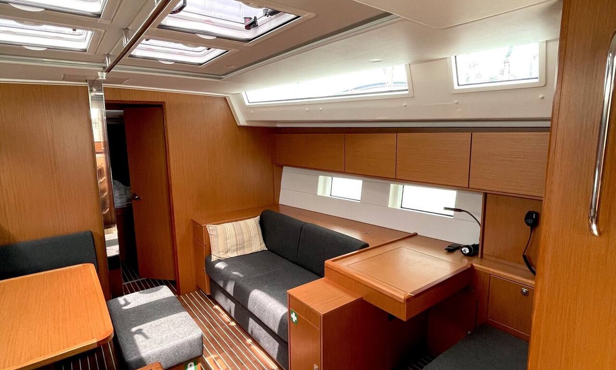 Kastel Gomilica Boat Rental | Sun-Kissed Sailing Adventure in Split, Croatia