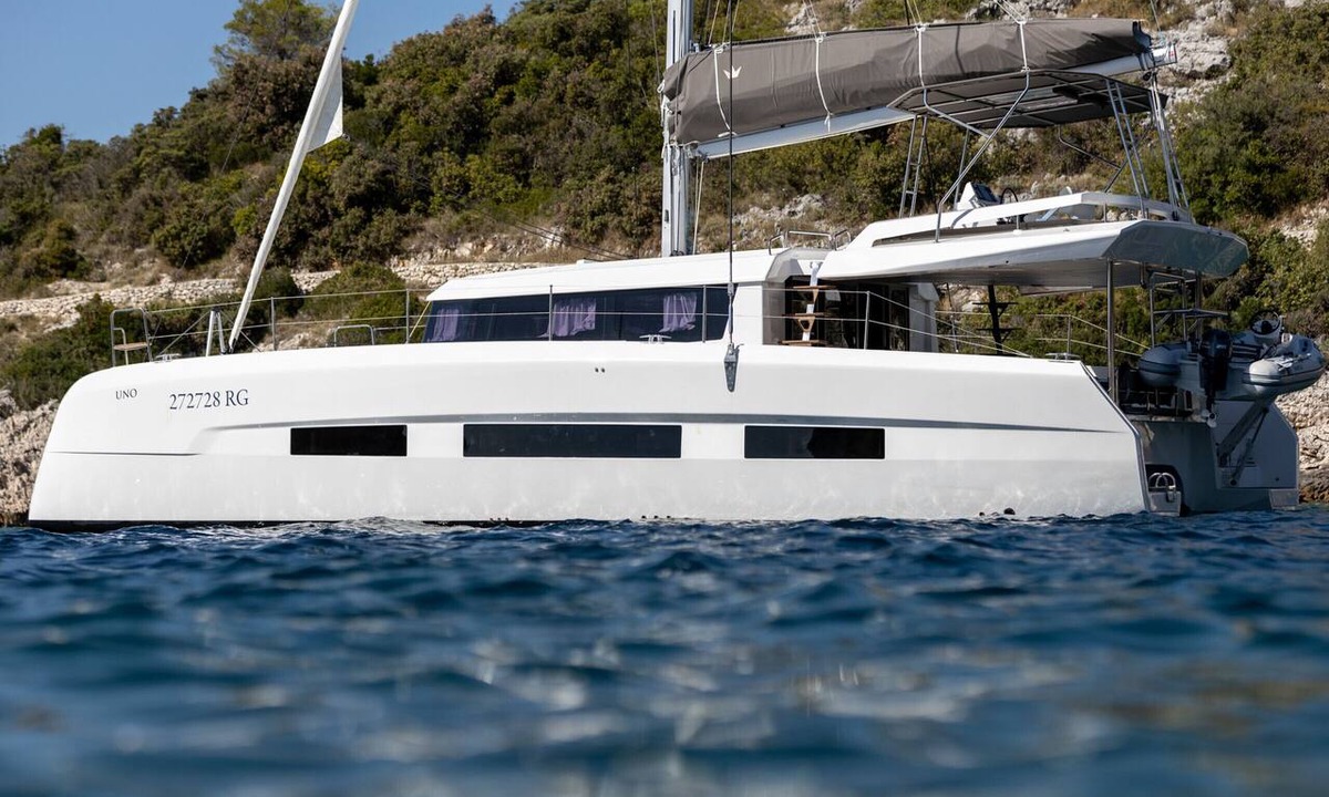Primosten Boat Rental | Sun-Kissed Sailing Adventure in Sibenik, Croatia