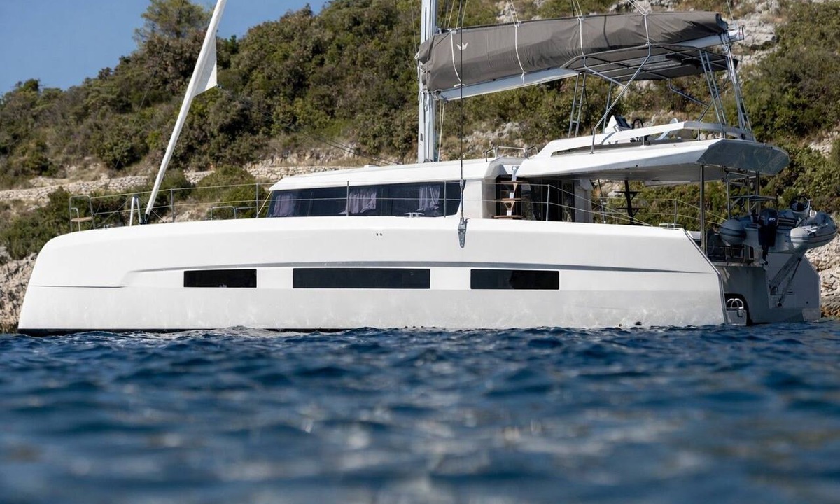 Primosten Boat Rental | Sun-Kissed Sailing Adventure in Sibenik, Croatia
