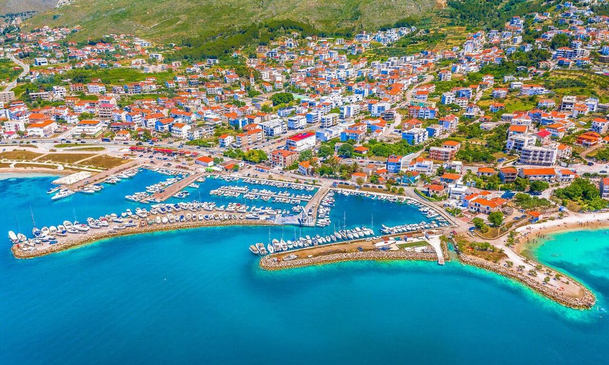 Cove Makarac (Milna) Boat Rental | Sun-Kissed Sailing Adventure in Split-Dalmacia, Croatia