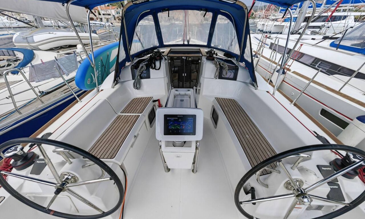 Cove Murtar Boat Rental | Sun-Kissed Sailing Adventure in Northern Croatia