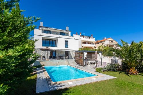 Kornic Villa | Sun & Sea Villa with a view