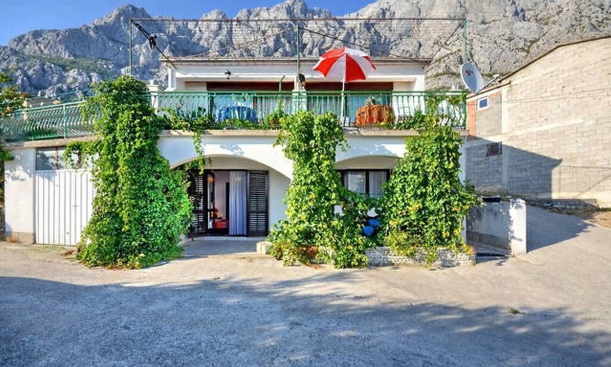 Veliko Brdo Apartment | Sun terrace with sea view, free parking near the beach