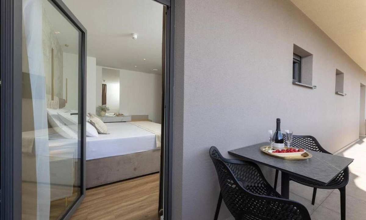 Split Apartment | Sunday Rooftop Superior Double with Terrace & Jacuzzi