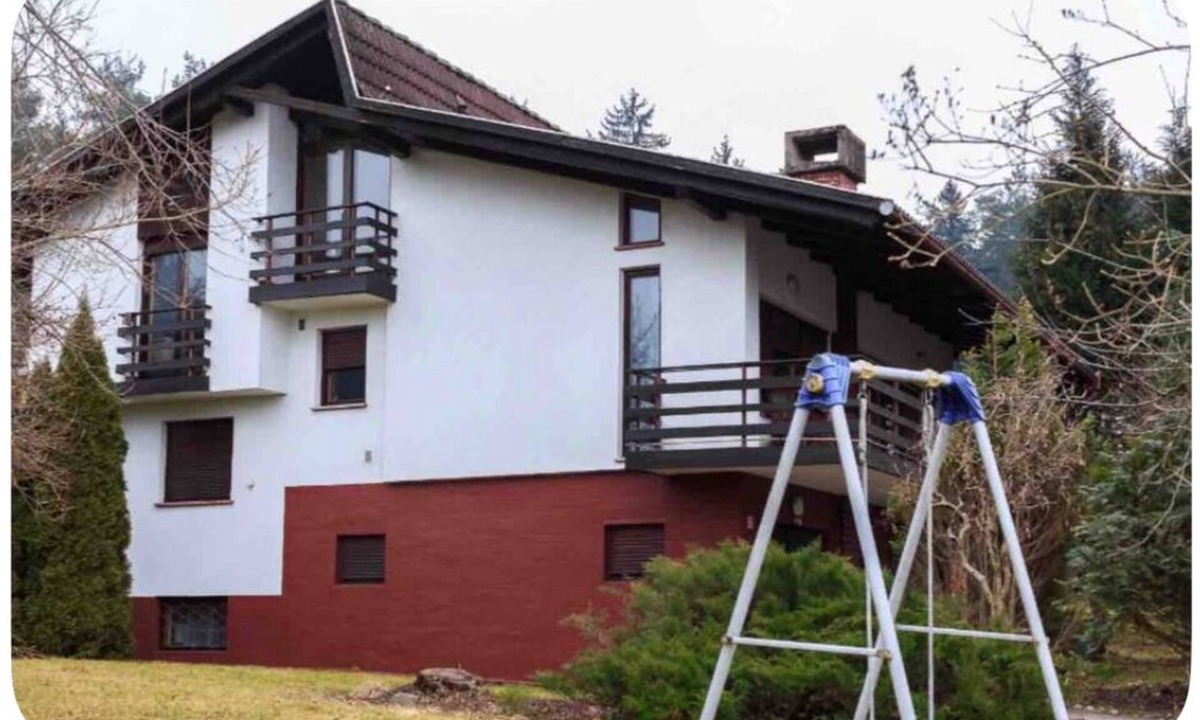 Velenje House | SUNNY PARK FAMILY HOME with Largest Private Yard & Big Balcony Free WiFi & bikes