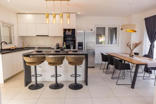 Cove Tri Zala (Zrnovo) Apartment | Sunny Side Up Suite - Korčula