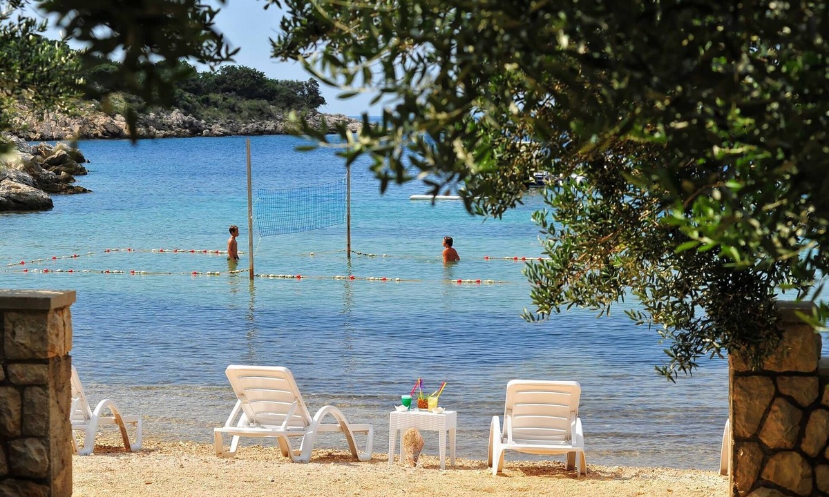 Potocnica Apartment | Superior Apartment with Private Beach & Pool 10