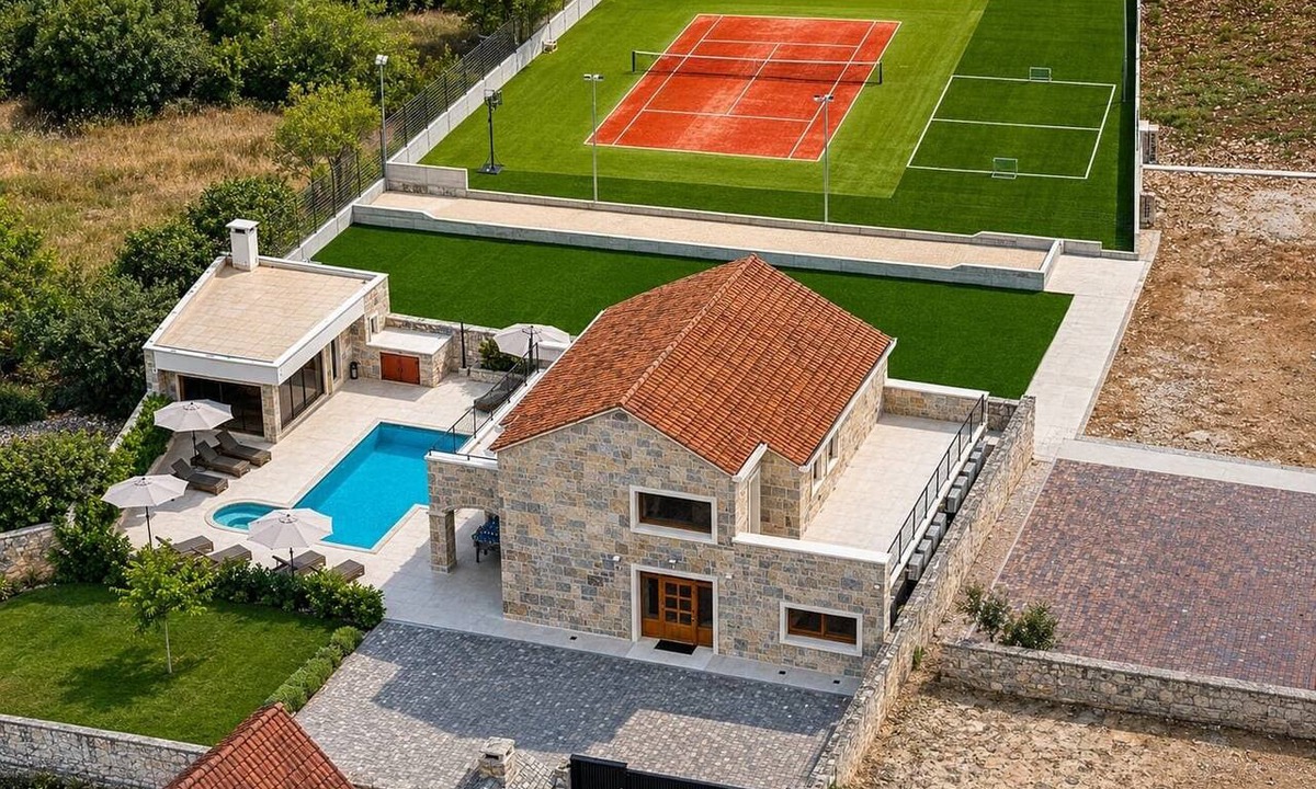 Businci Villa | Tennis, Football, Playground, Pool & Spa - James Bond Mansion