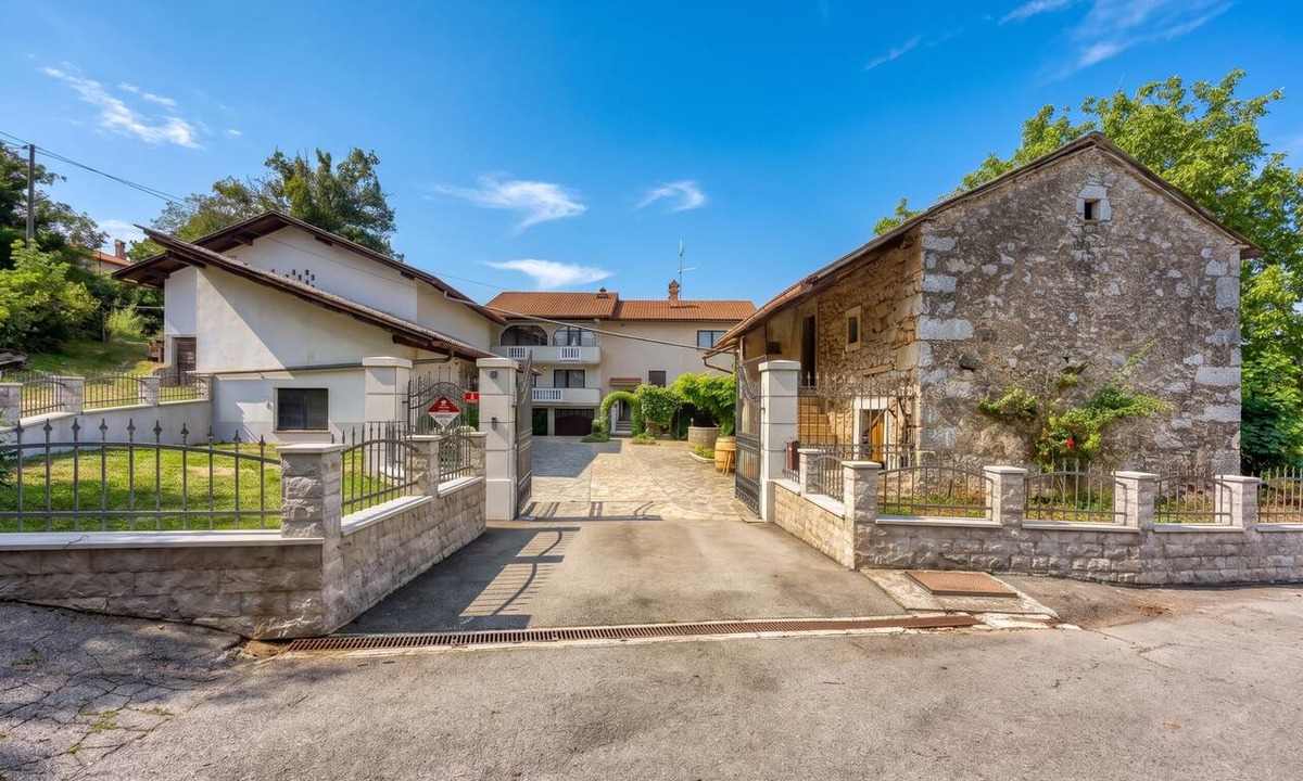 Sezana Apartment | Teran Karst Apartment with Balcony, Sežana, Slovenia