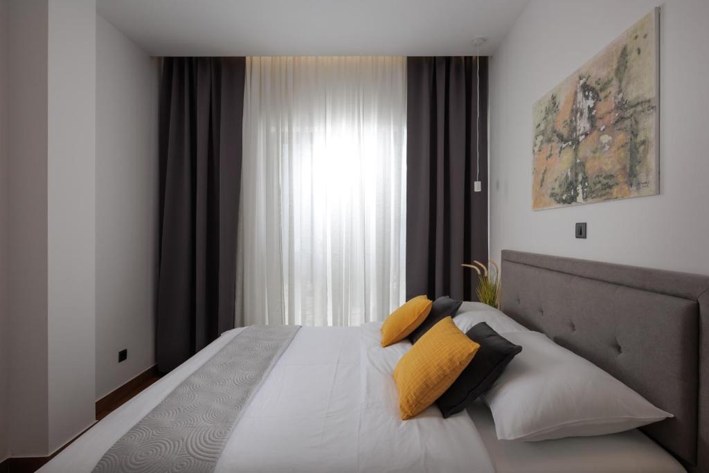 Sarsoni Apartment | TERRA 5 DELUXE Ground Floor Apartment with Private Parking