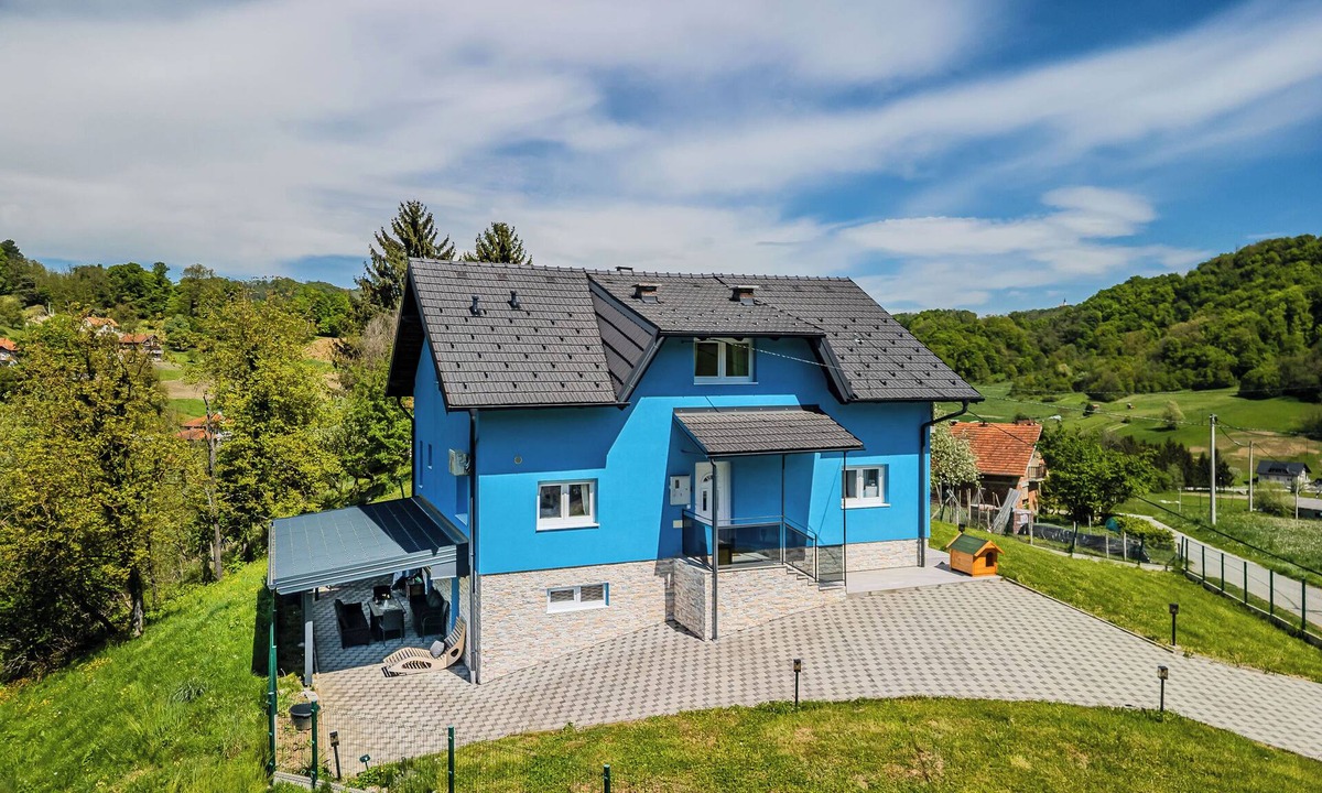 Desinic House | The Blue House with Sauna & Jacuzzi, Desinić, Croatia