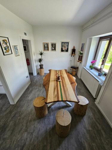 Postojna Apartment | The Green Door Apartment - Center, Terrace & Free Parking